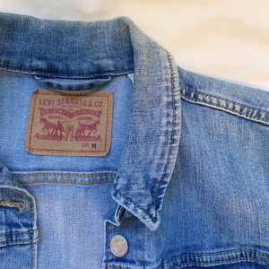 Women’s Levi’s Jean Jacket (M)